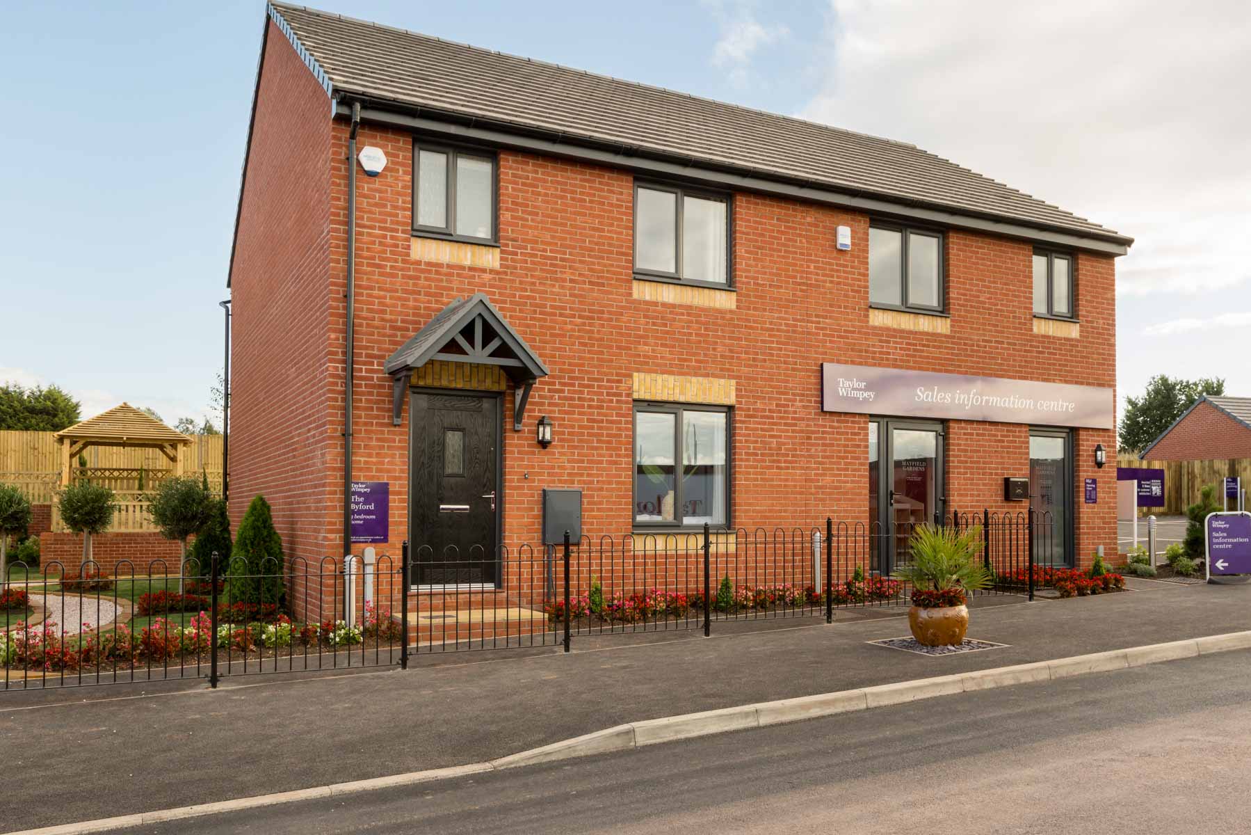 Taylor Wimpey - Mayfield Gardens - Byford external