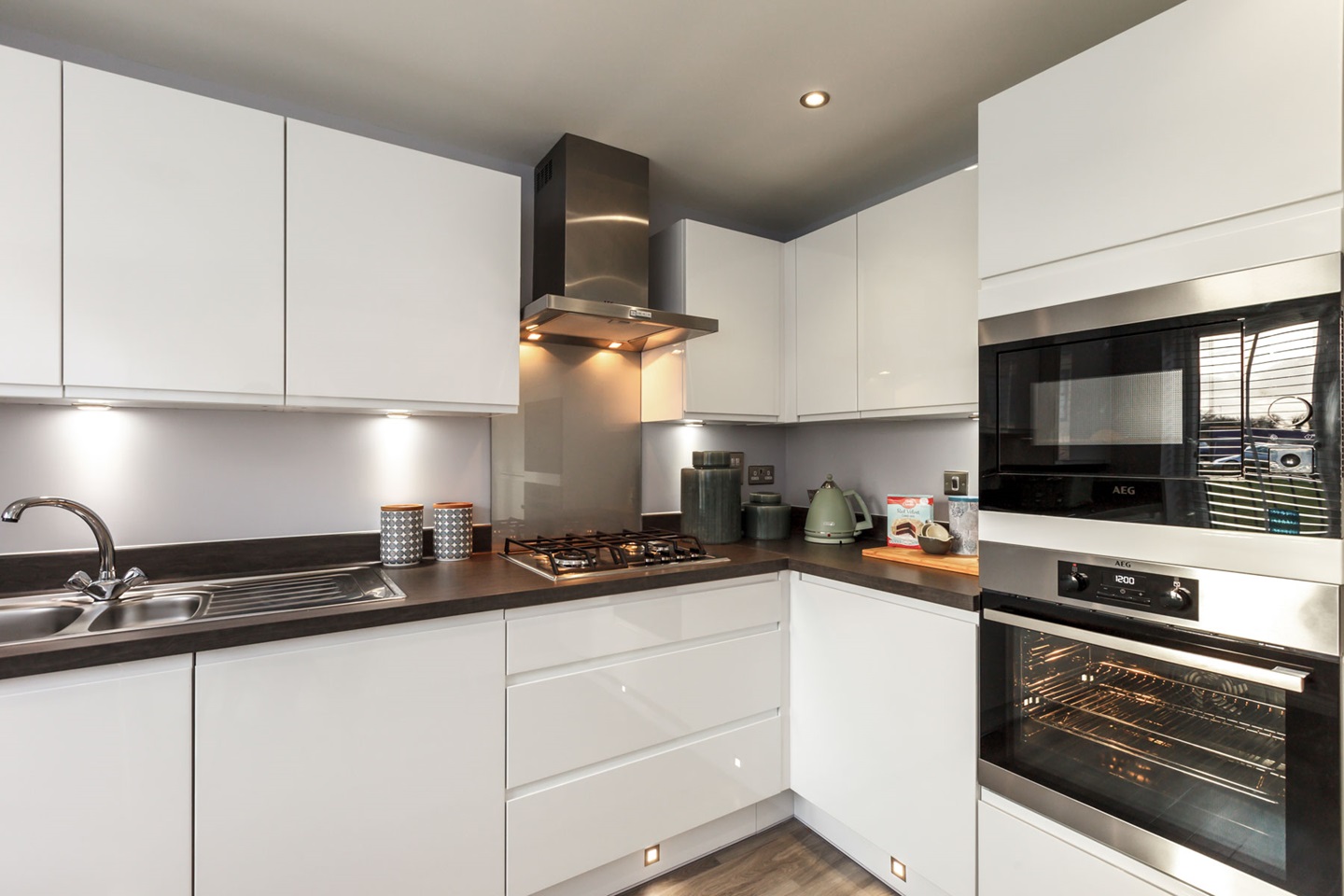 TWEL_Hamford Park_PA33_Flatford_ Kitchen 2