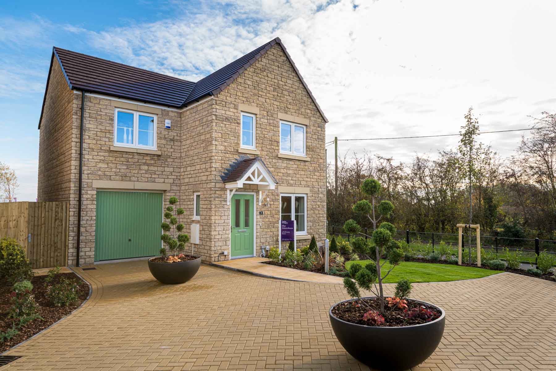 Bampton_Meadows_Amersham_External__Front_Web_1800x1200