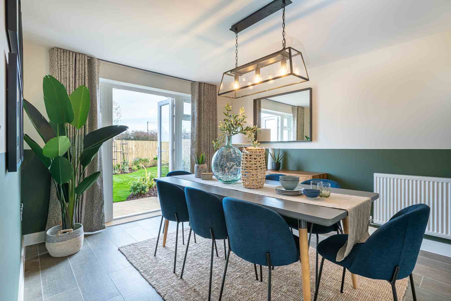 Bampton_Meadows_Marford_Dining2_Web_1800x1200