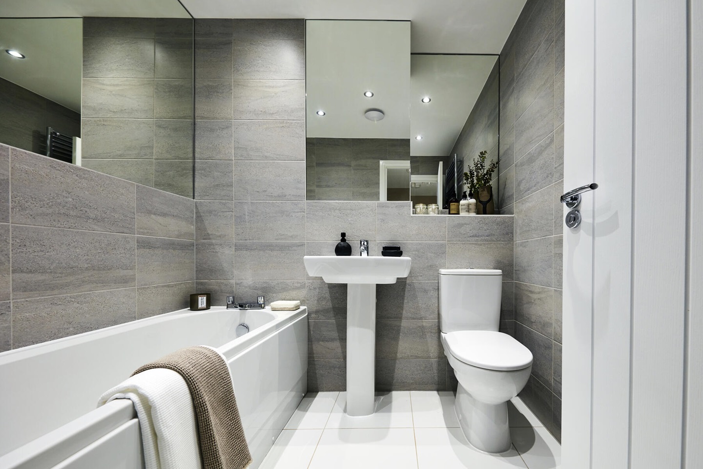 TW SW Gwel yr Ynys SullyPA44MidfordBathroom1800x1200