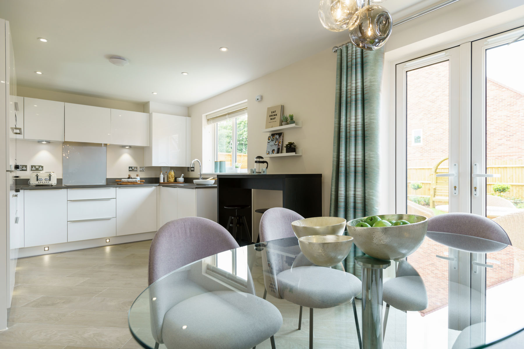 Kitchen / Dining area